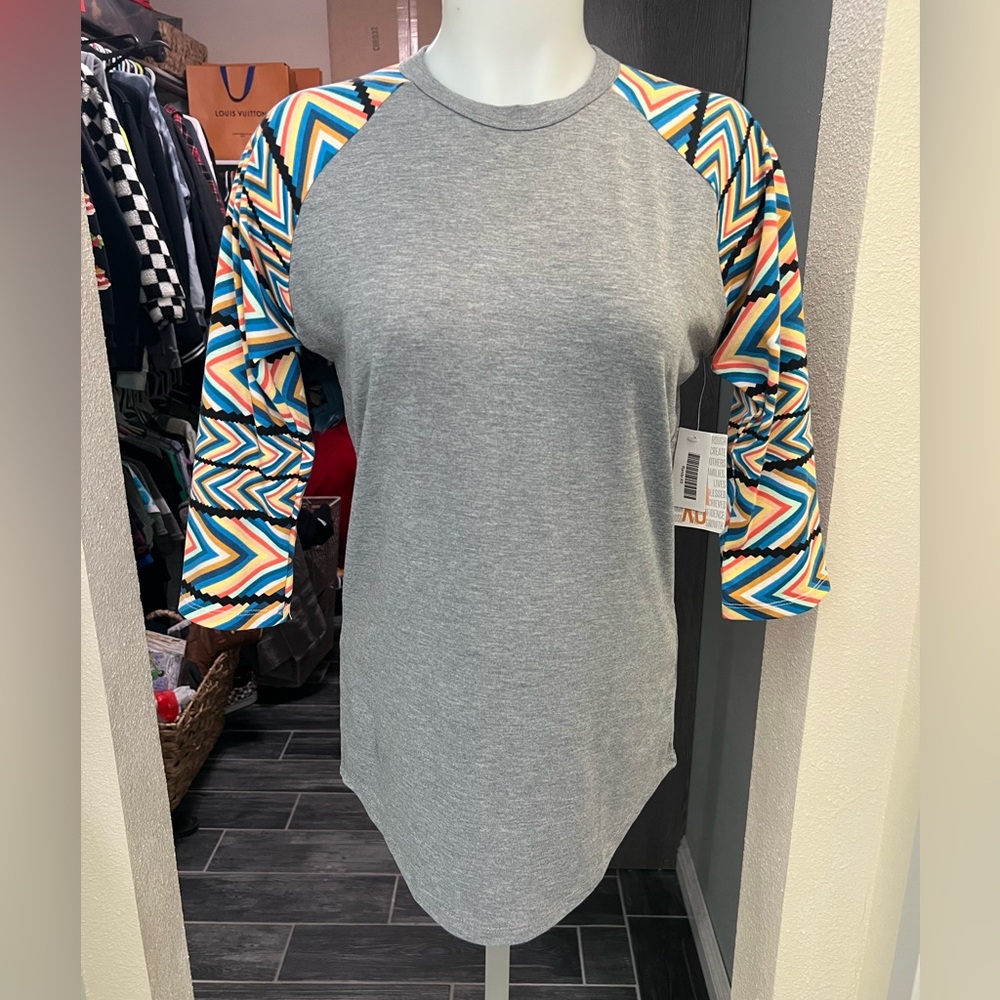 NWT LuLaRoe Gray & Rainbow Patterned 3/4 Sleeve Top